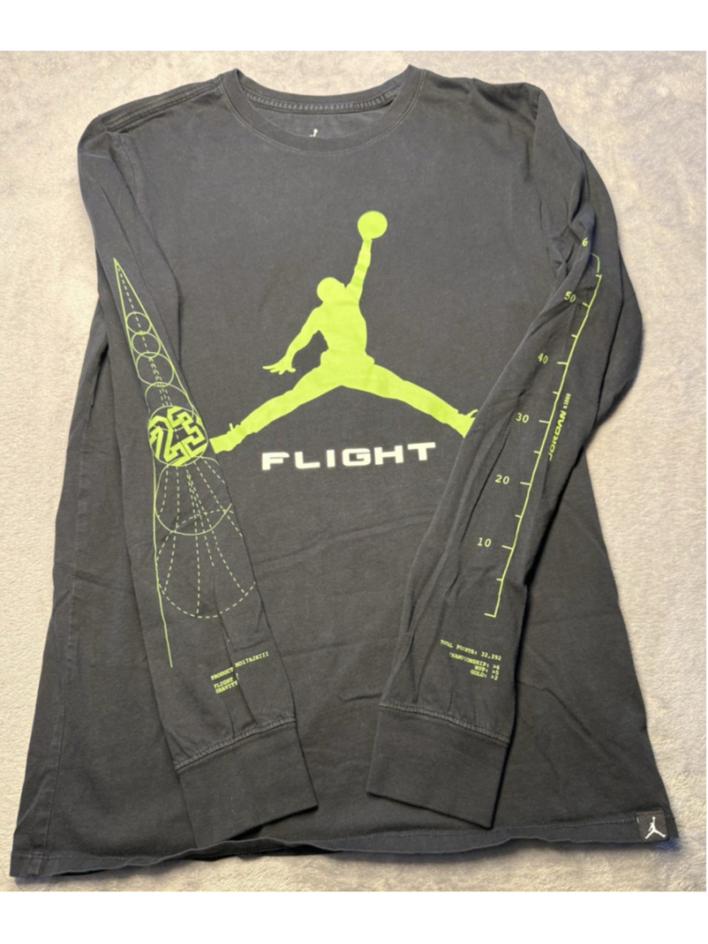 Jordan’s Men’s Medium LongSleeve T-Shirt – Sportswear Altitude Black/Green